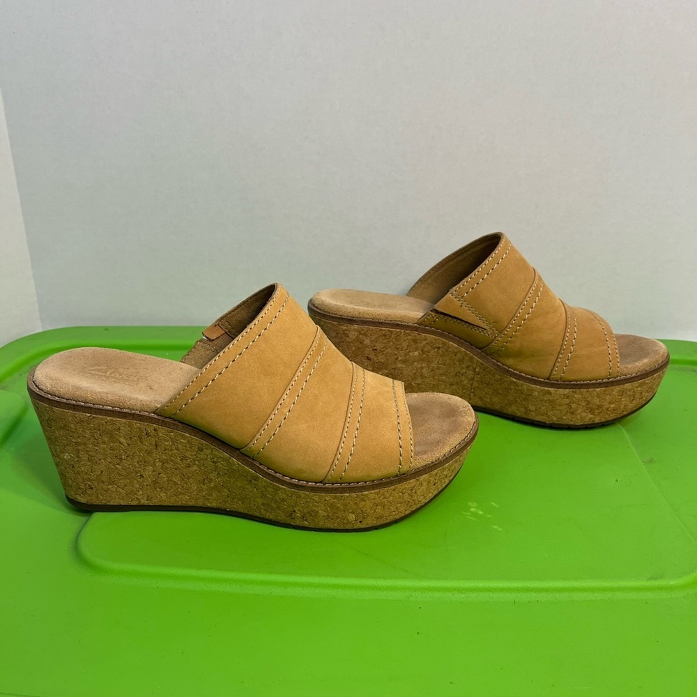 Clarks Aisley Lily Light Tan Nubuck Wedge Sandals